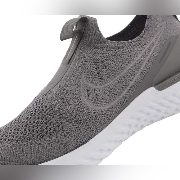 Women’s Nike Epic Phantom React Flyknit - Picture 5 of 12